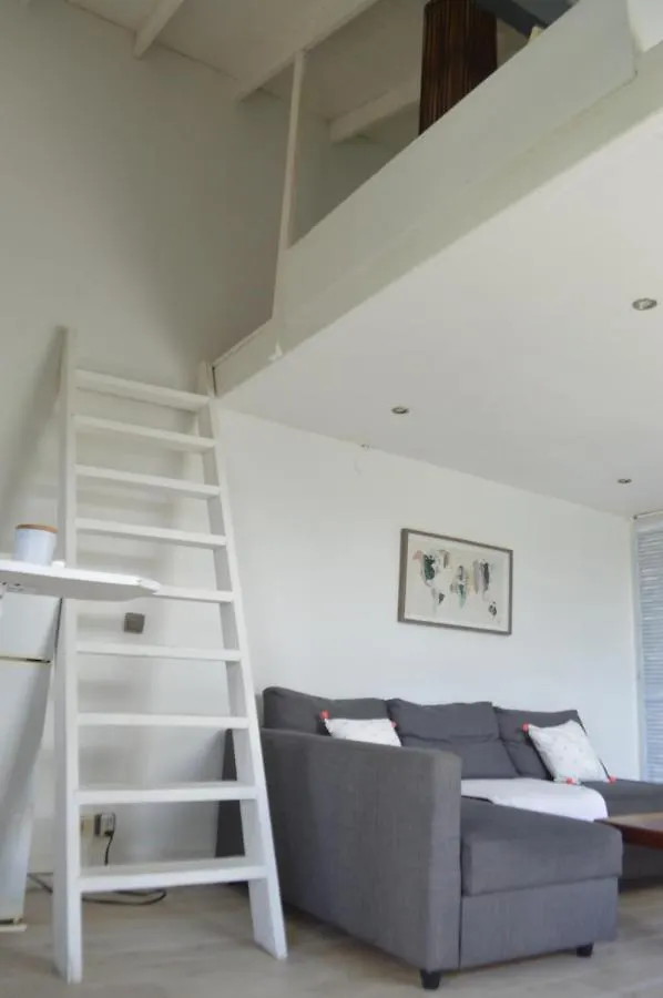 Lost In Paradise Cul de Sac Apartment